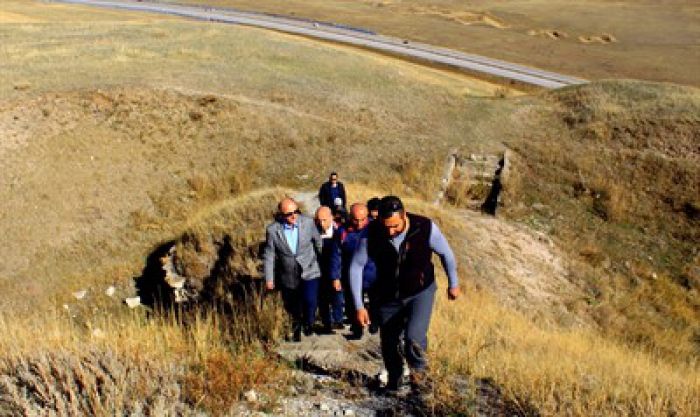 Erzurum Valisi tabyalarda ve şehitliklerde incelemelerde bulundu