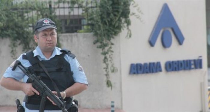 Orduevi önünde peçeli erkek alarmı