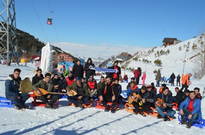 Erzurum'da Sazlı sözlü kızak keyfi