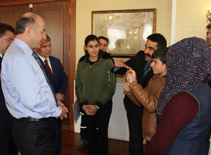 Erzurum'da Engelleri resimlerle aştılar