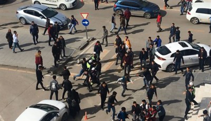 Erzurum’da kalabalık iki grup arasında tekme tokat kavga
