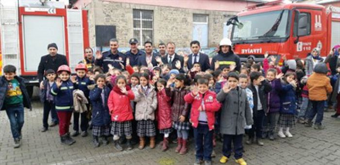 Erzurum Pasinler İbrahim Hakkı İlkokulu'nda yangın ve deprem tatbikatı