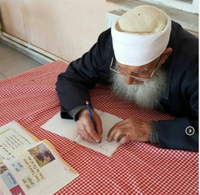 Erzurum'da 87 yaşında okuma yazma öğreniyor