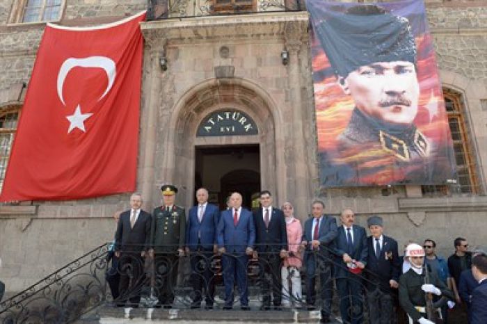 Atatürk’ün Erzurum’a gelişinin 99. yıldönümü törenlerle kutlandı