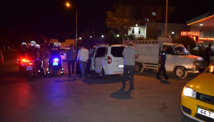 Polis rögar kapağı hırsızlarını kıskıvrak yakaladı