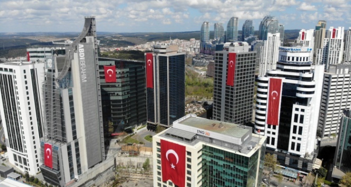 23 Nisan Çocuk Bayramı’nda gökdelenler Türk bayraklarıyla donatıldı