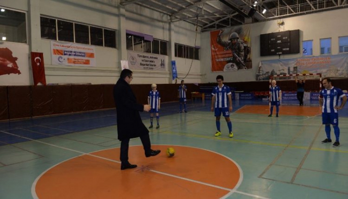 Başlama vuruşunu Vali Okay Memiş yaptı