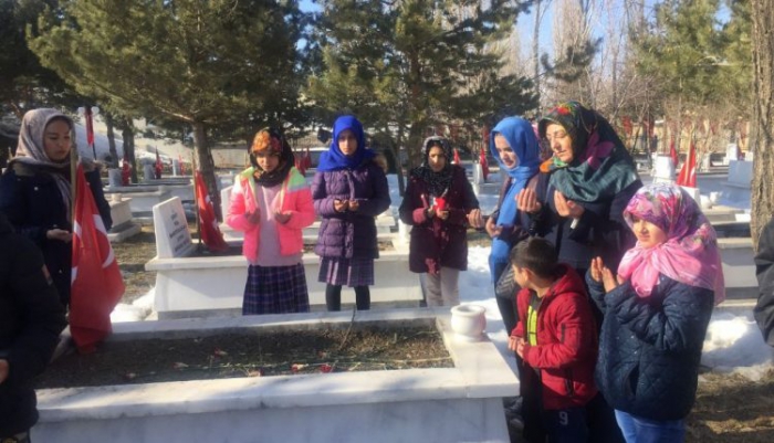 Erzurum’da Devlet korumasındaki çocuklardan şehitliklere ziyaret