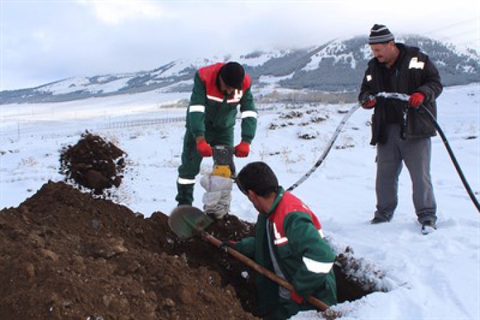Erzurum'da toprağın donduğu toplu mezar kazılıyor