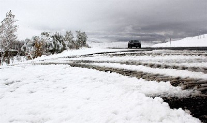 Erzurum’un yüksek kesimlerine mevsimin üçüncü karı yağdı