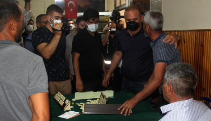 Meral Akşener’in kahvehane ziyaretinde gergin anlar! Şehit ağabeyinden sert tepki