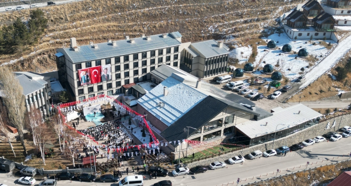 PALANDÖKEN’İN YENİ YILDIZI: SNOWDORA KAYAK OTELİ 