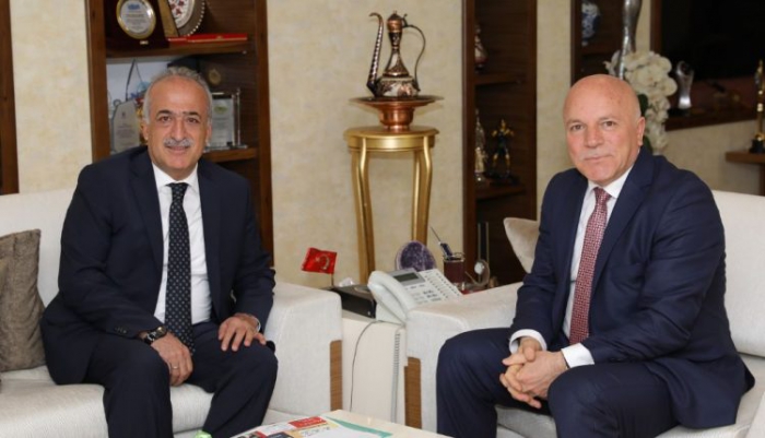 Rektör Çomaklı’dan Mehmet Sekmen’e hayırlı olsun ziyareti