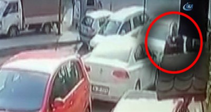 Sokak ortasında işlenen kadın cinayeti kamerada