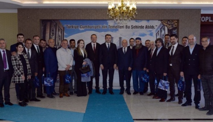 Vali Memiş’ten turizme katkı sunanlara Plaket