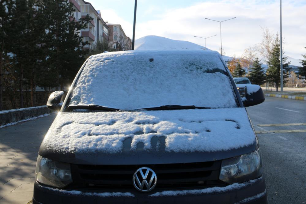 Erzurum’da hava sıcaklığı eksilere düştü, yüksek kesimler karla kaplandı