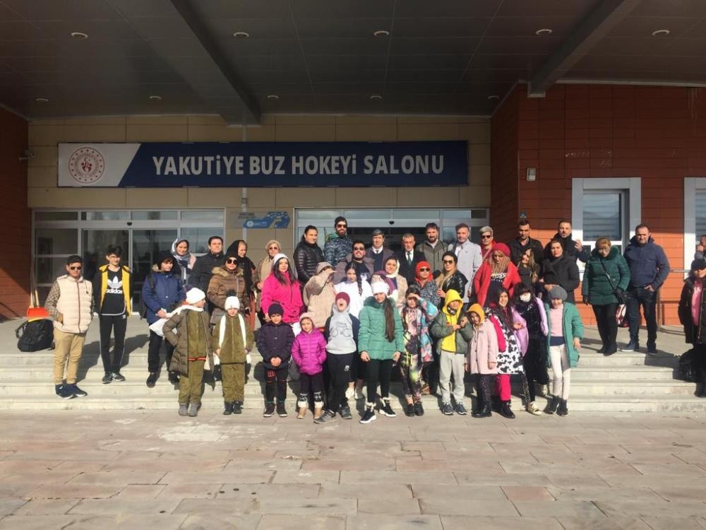 Erzurum'da İranlılar Yakutiye Buz Hokeyi Salonuna hayran kaldı