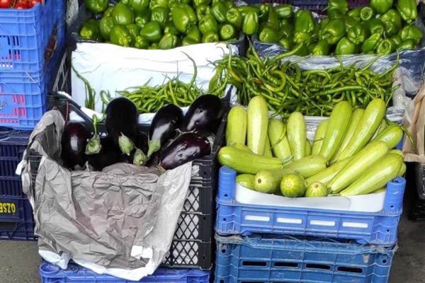 Kar yağışı sebze ve meyve hallerini etkiledi