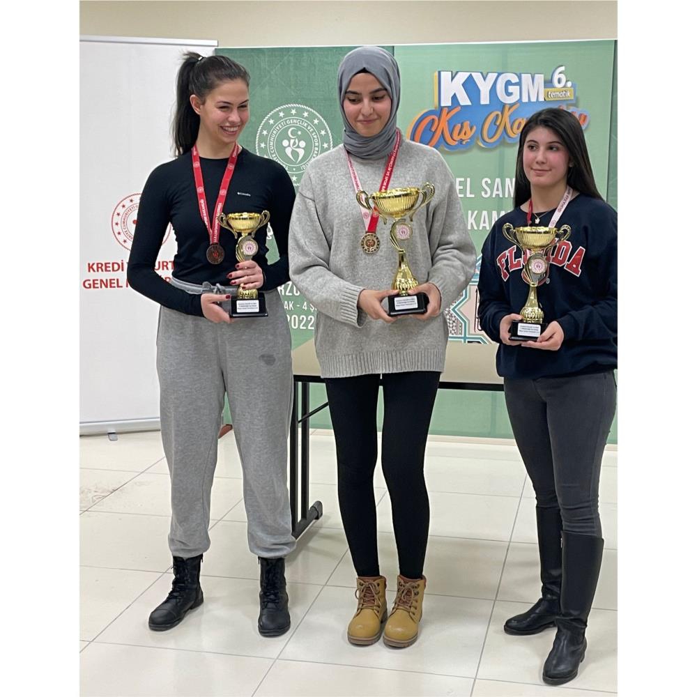 Erzurum'da Üniversiteli gençlerin masa tenisi keyfi