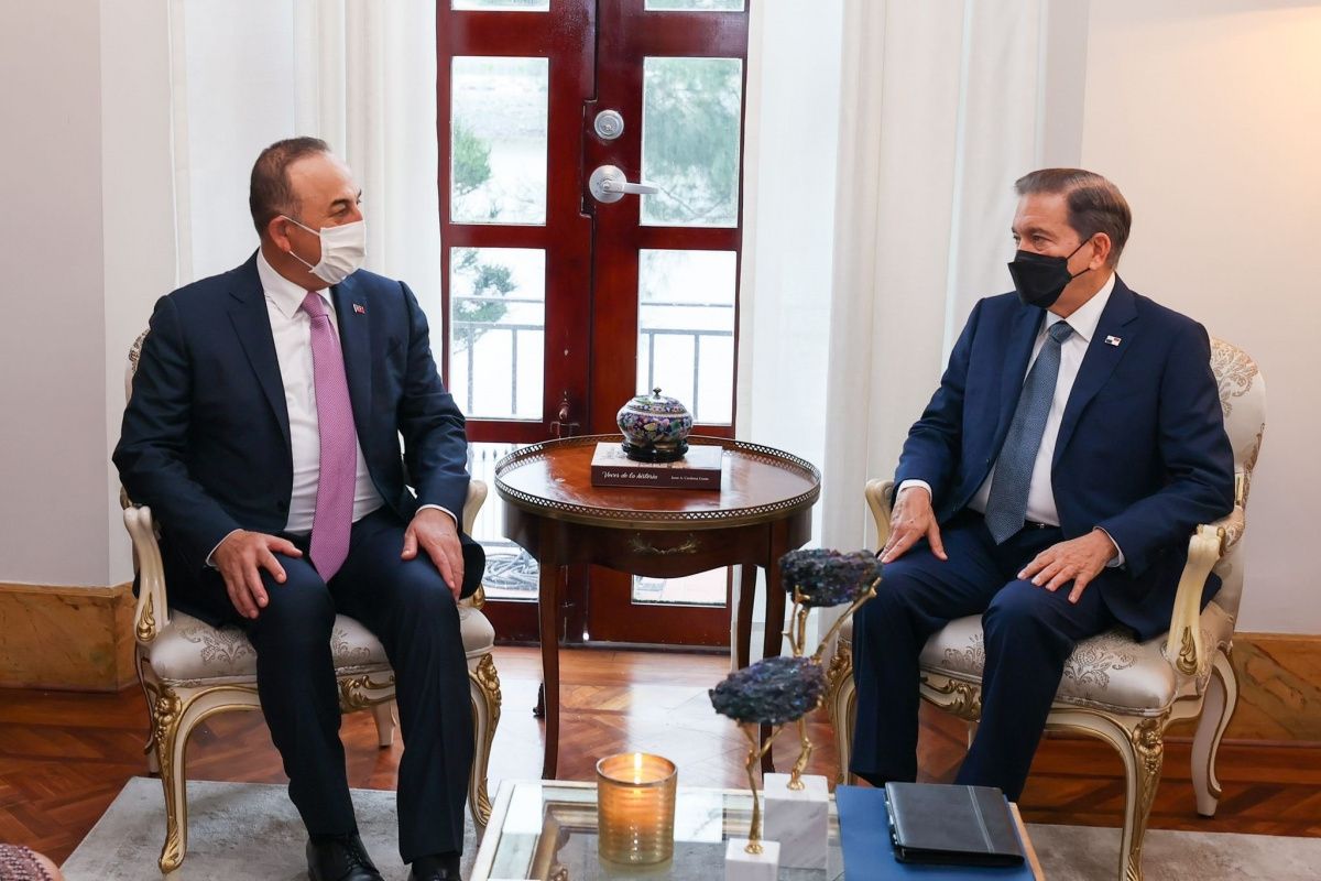 Bakan Çavuşoğlu, Panama Devlet Başkanı Cortizo ve Panamalı mevkidaşı Mouynes ile görüştü