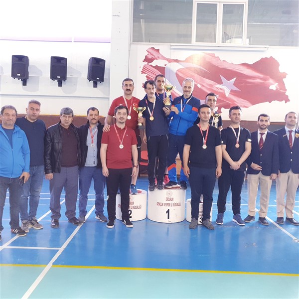Masa Tenisinde Sağlık Müdürlüğü Birincilik Kürsüsünde