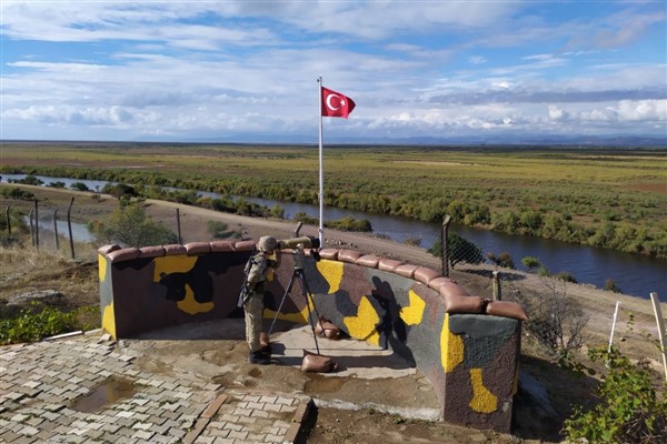 Yunanistan'a geçmeye çalışan 14'ü FETÖ üyesi 21 kişi yakalandı