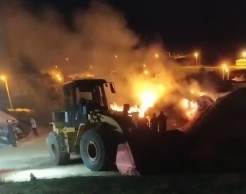 Erzurum'da Çok sayıda balya ot yanarak kül oldu