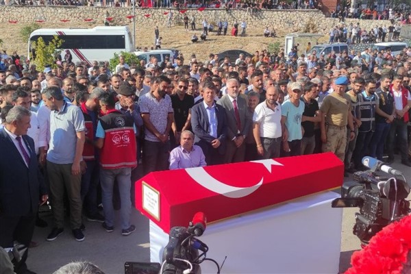 Şehit Uzman Onbaşı Mustafa Demir son yolculuğuna uğurlandı