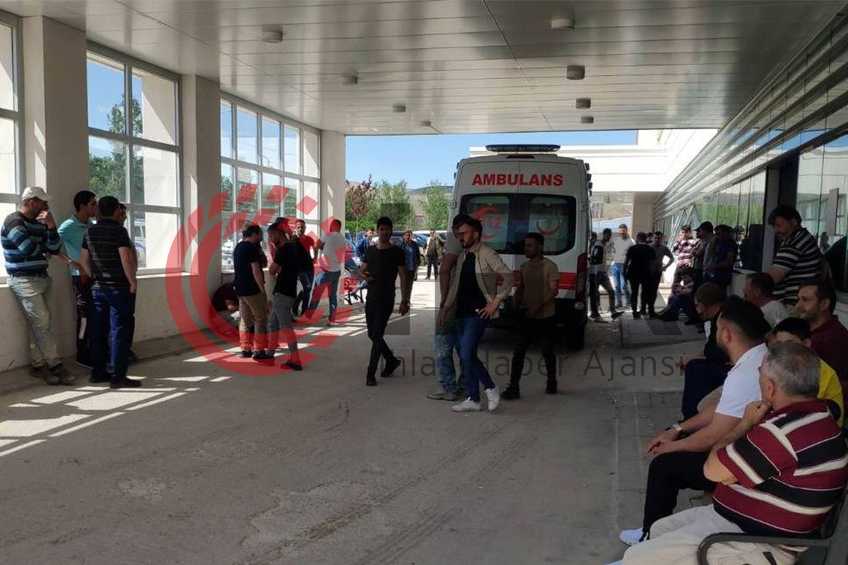 Aras Edaş personelleri elektrik akımına kapıldı: 1 ölü, 1 yaralı