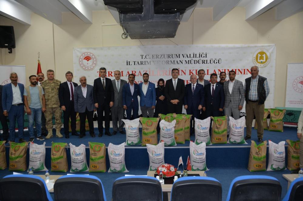 Erzurum Tekman’da çiftçilere 20 ton buğday tohumu dağıtıldı