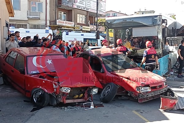 Kontrolden çıkan halk otobüsü ortalığı savaş alanına çevirdi