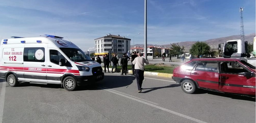 Erzincan’da trafik kazası: 4 yaralı