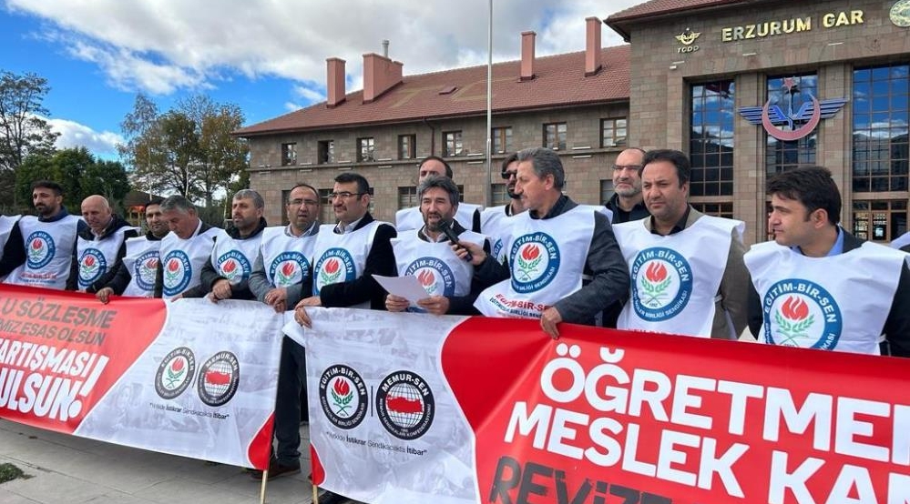 Erzurum'da Eğitim Bir Sen üyeleri meslek kanununun iyileştirilmesini istiyor