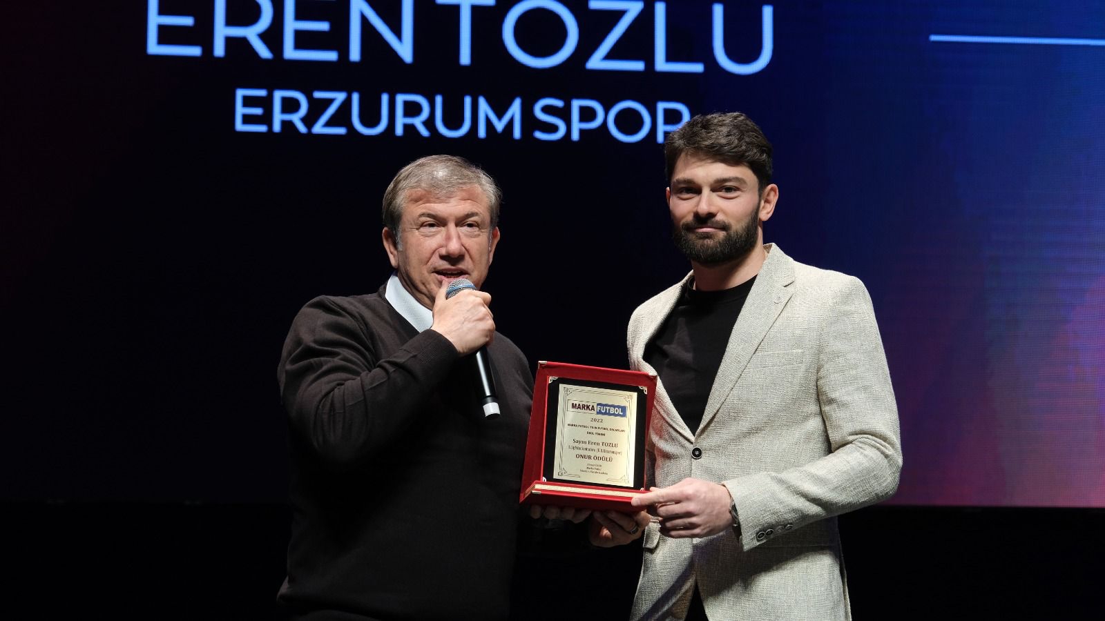 Erzurumspor'da Eren Tozlu Yılın Santraforu Seçildi