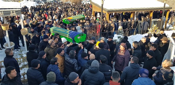 Deprem'de Hayatını kaybeden Erzurumlu Anne ve çocukları toprağa verildi