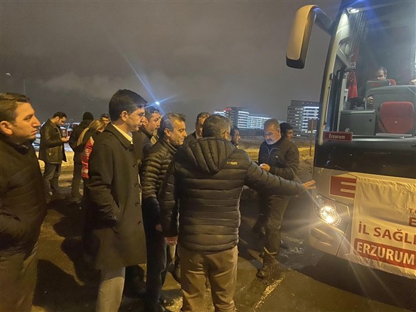 Erzurum'da Sağlık Camiası 'da Yardımlarıyla Deprem Bölgesinde
