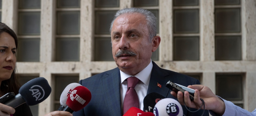 TBMM BAŞKANI ŞENTOP'TAN CHARLİE HEBDO DERGİSİNE TEPKİ: "BU KUDURMUŞ ZİHNİYETİ KENDİ HASTALIĞIYLA PATOLOJİK DURUMUYLA BAŞ BAŞA BIRAKMALIYIZ"