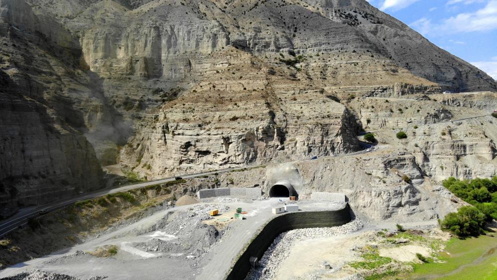 Erzurum'da Tünelin Ucu Göründü...